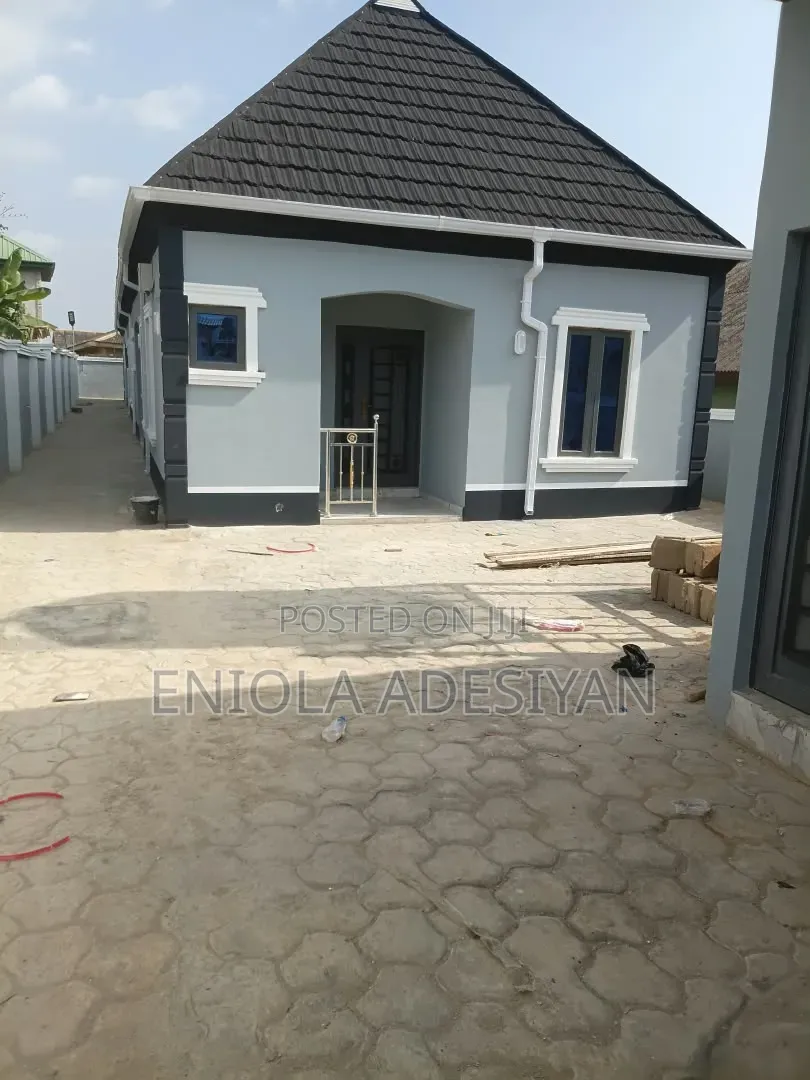 Mini Flat in Igbolomu, Agric for rent