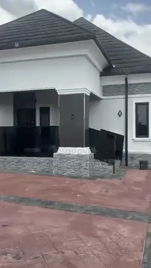 4bdrm Bungalow in Benin City for sale