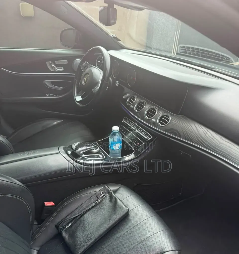 Mercedes-Benz E300 2016 Black