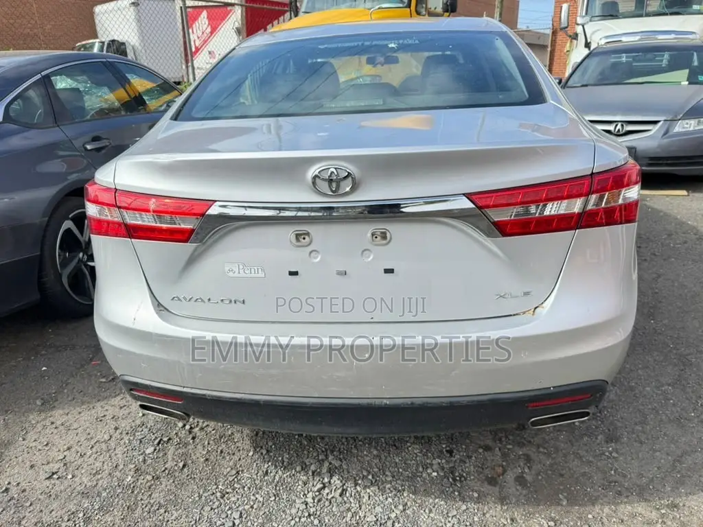 Toyota Avalon XLE 4dr Sedan (3.5L 6cyl 6A) 2014 Silver