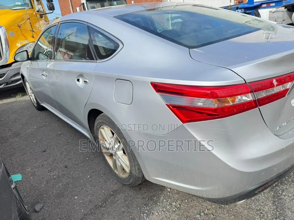 Toyota Avalon XLE 4dr Sedan (3.5L 6cyl 6A) 2014 Silver