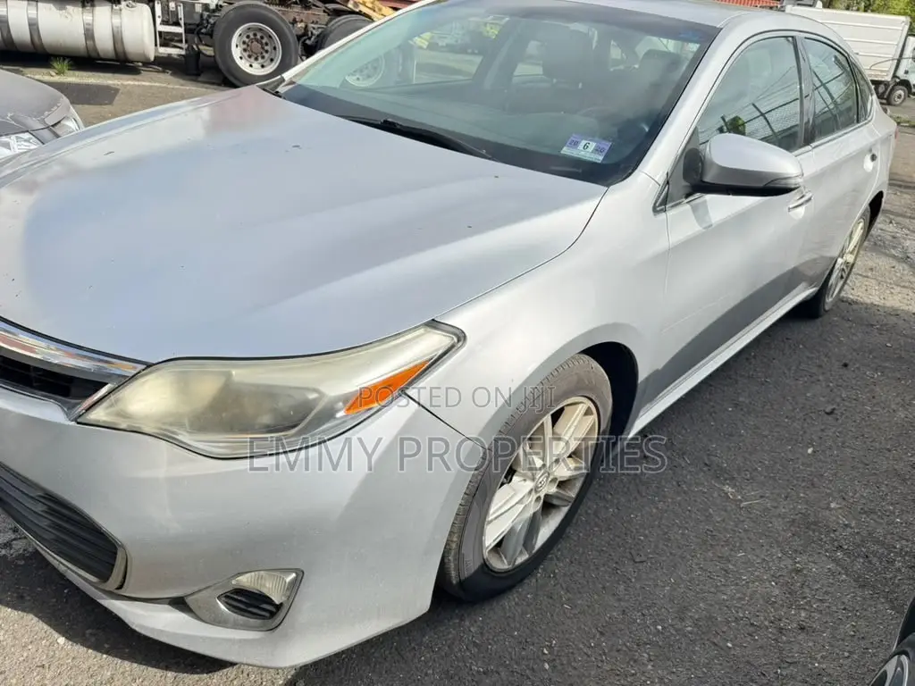 Toyota Avalon XLE 4dr Sedan (3.5L 6cyl 6A) 2014 Silver