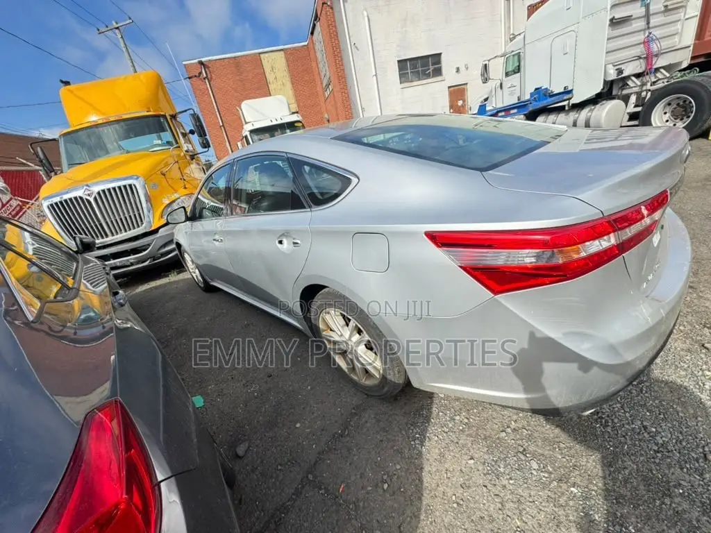 Toyota Avalon XLE 4dr Sedan (3.5L 6cyl 6A) 2014 Silver