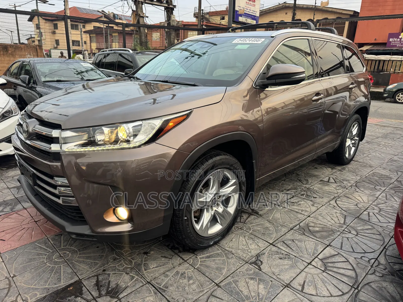 Toyota Highlander XLE 4x4 V6 (3.5L 6cyl 8A) 2018 Brown