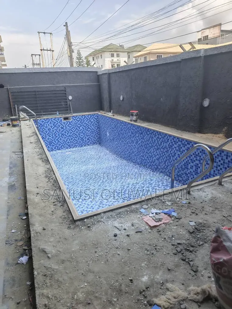3bdrm Block of Flats in Lekki Phase 1 for sale