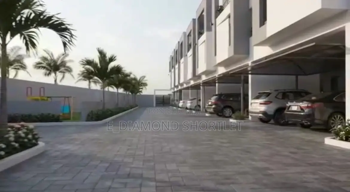 4bdrm Townhouse/Terrace in Atunrase Estate, for sale