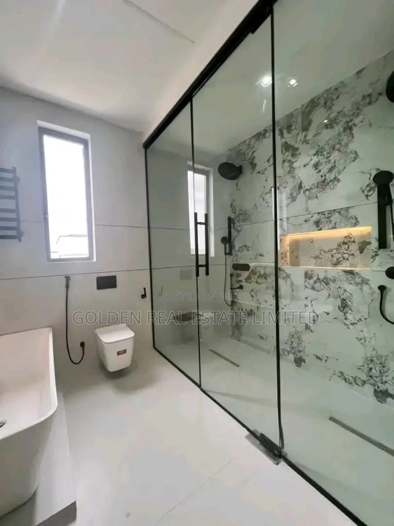 5bdrm Duplex in Ikate for sale