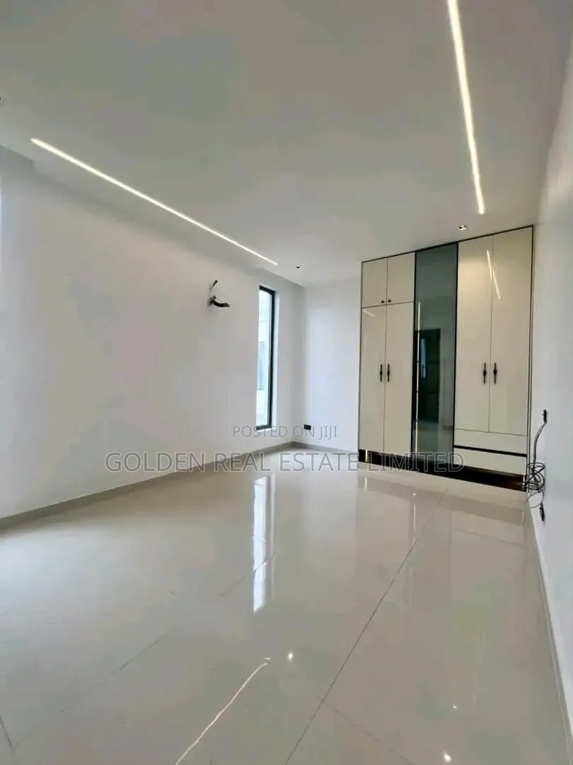 5bdrm Duplex in Ikate for sale