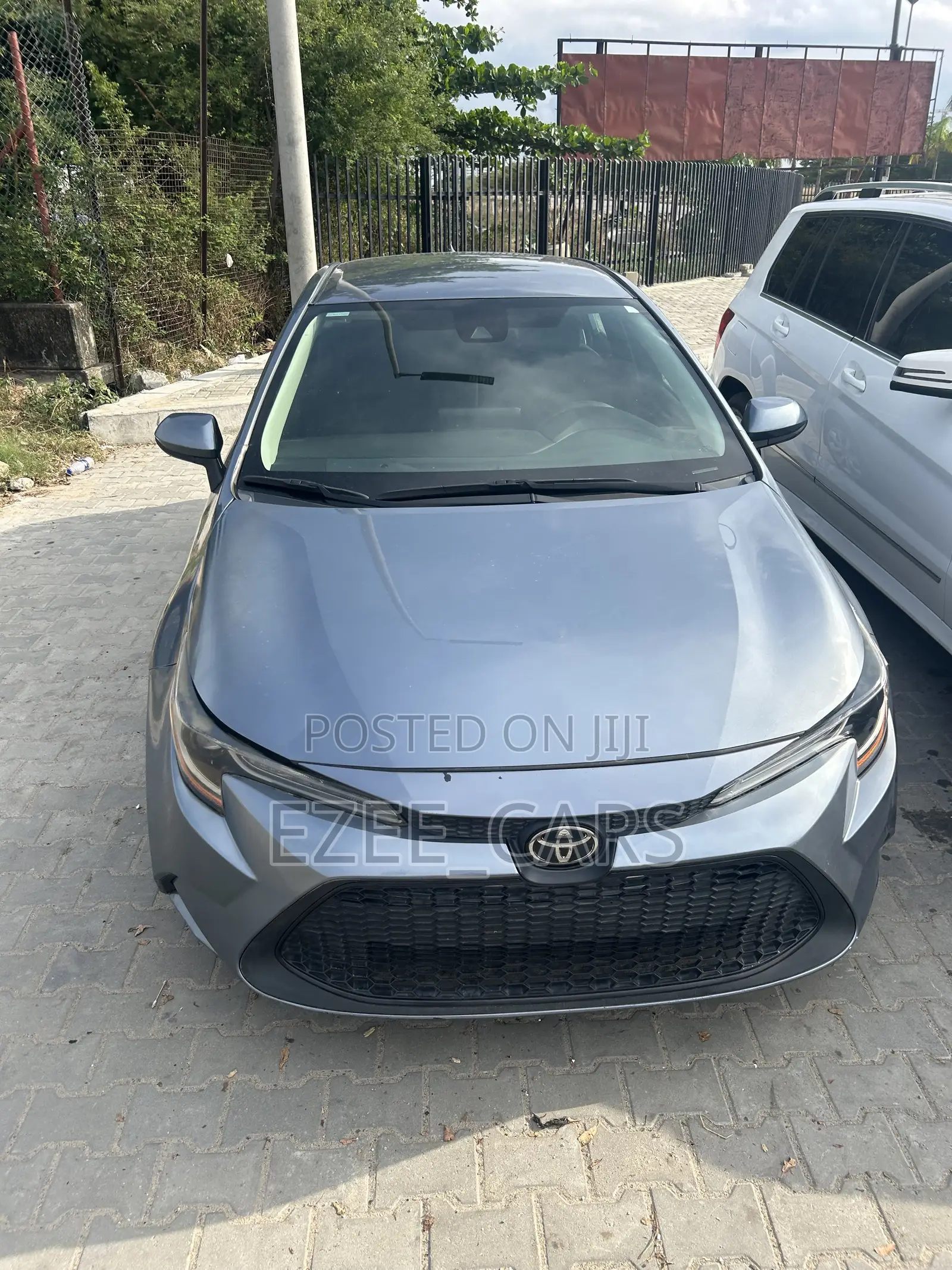 Toyota Corolla LE 2021 Silver