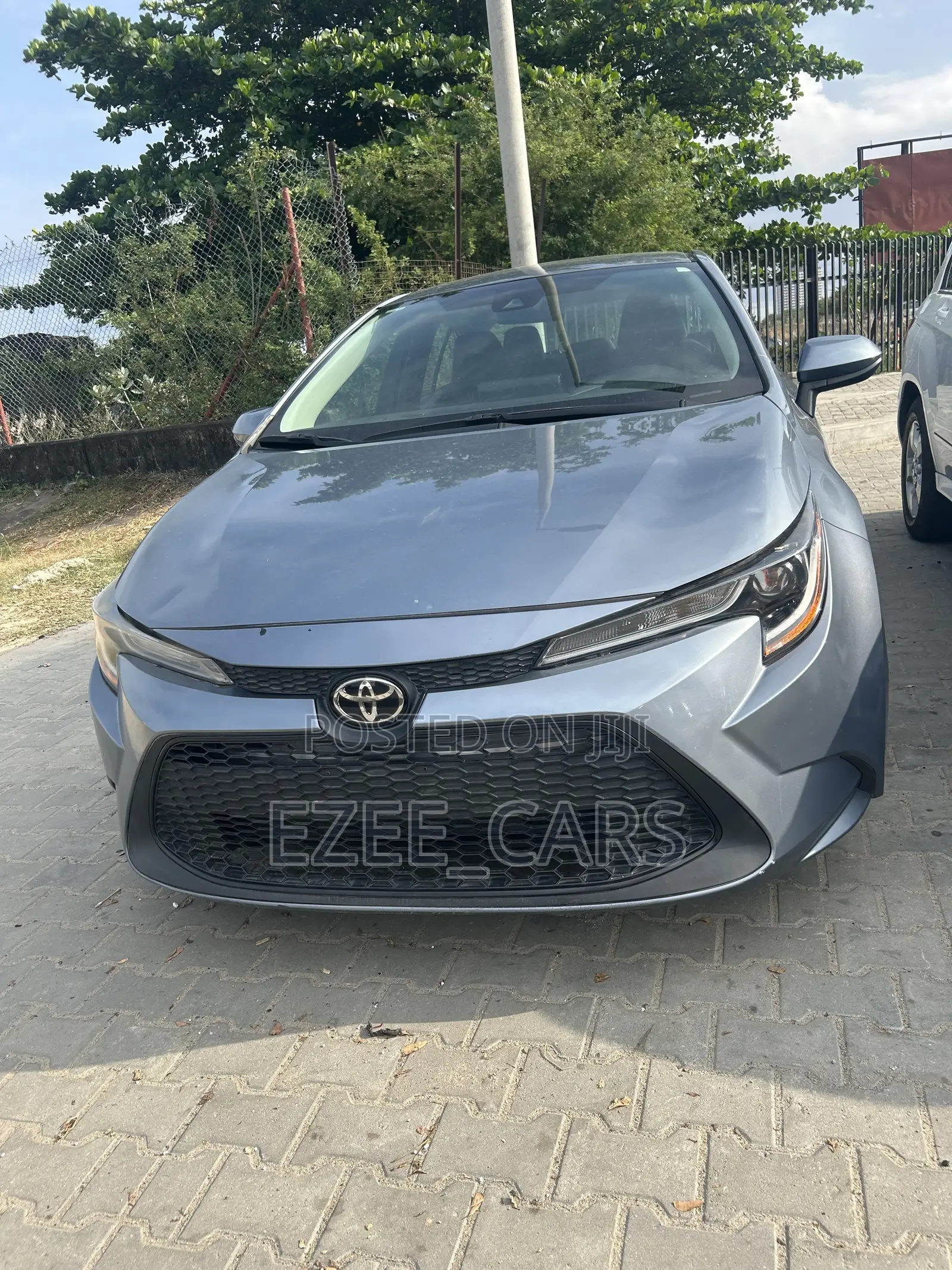 Toyota Corolla LE 2021 Silver