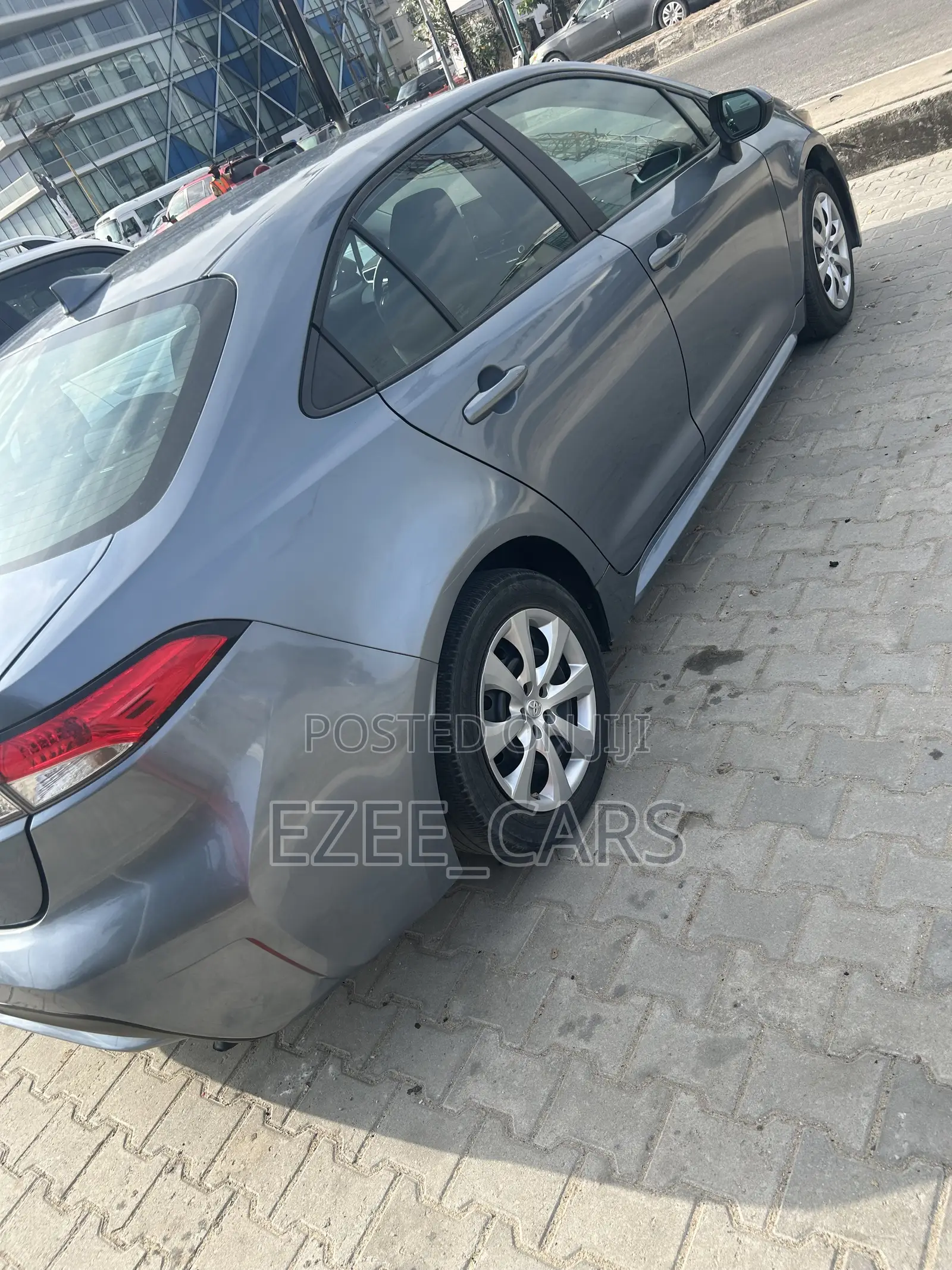 Toyota Corolla LE 2021 Silver