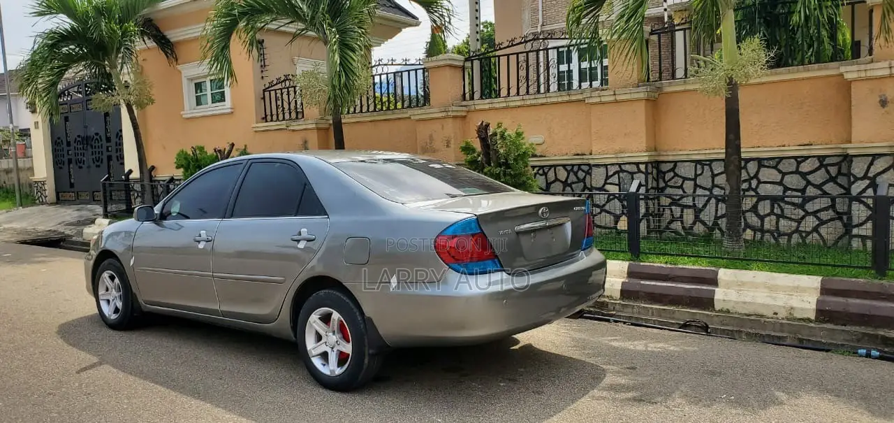 Toyota Camry 2004 Gray