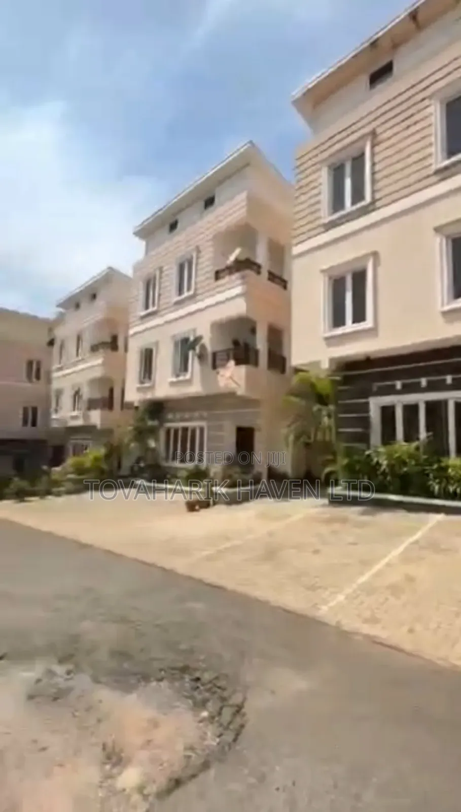 4bdrm Townhouse/Terrace in Guzape District for sale