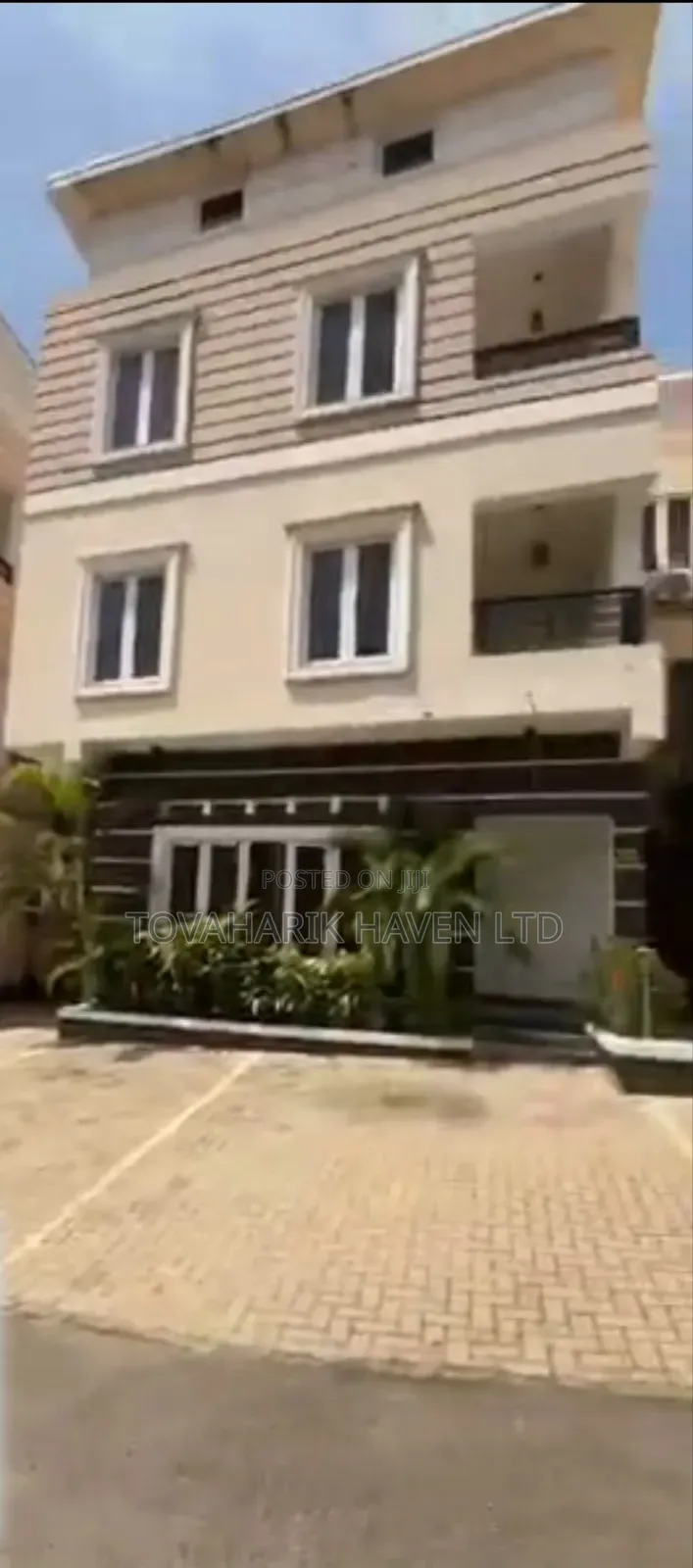 4bdrm Townhouse/Terrace in Guzape District for sale