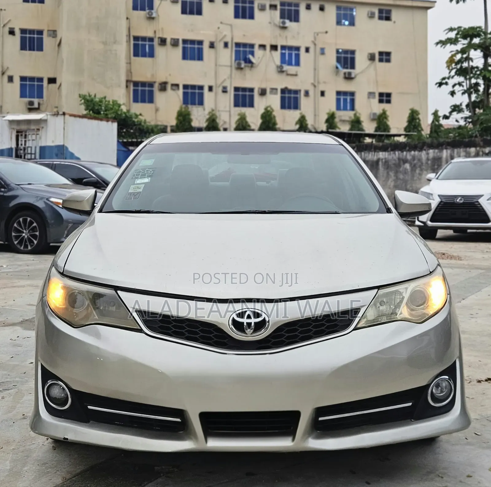 Toyota Camry LE 4dr Sedan (2.5L 4cyl 6A) 2013 Gold