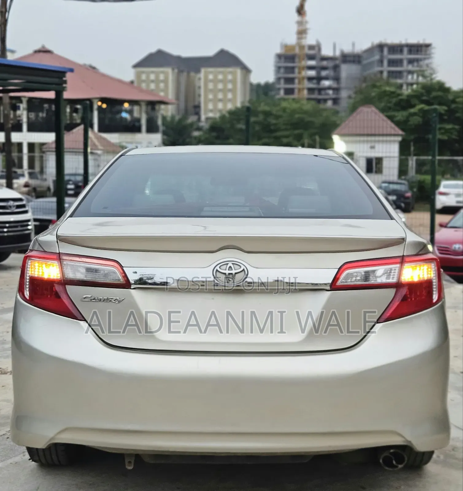 Toyota Camry LE 4dr Sedan (2.5L 4cyl 6A) 2013 Gold