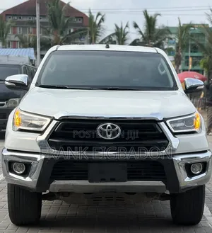 Toyota Hilux Revo Double Cab Petrol 2.7 AWD 2020 White
