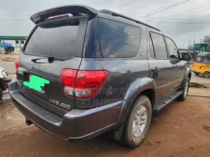 Toyota Sequoia Limited 4dr SUV (4.7L 8cyl 5A) 2006 Gray