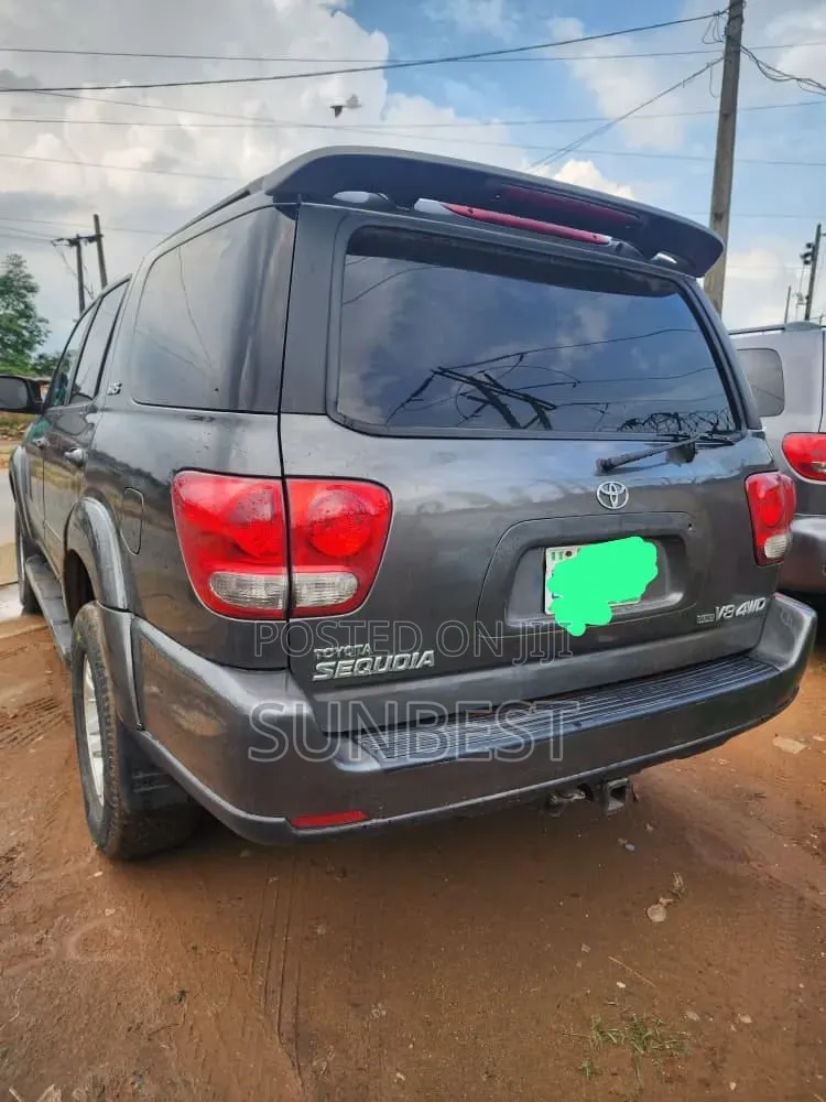Toyota Sequoia Limited 4dr SUV (4.7L 8cyl 5A) 2006 Gray