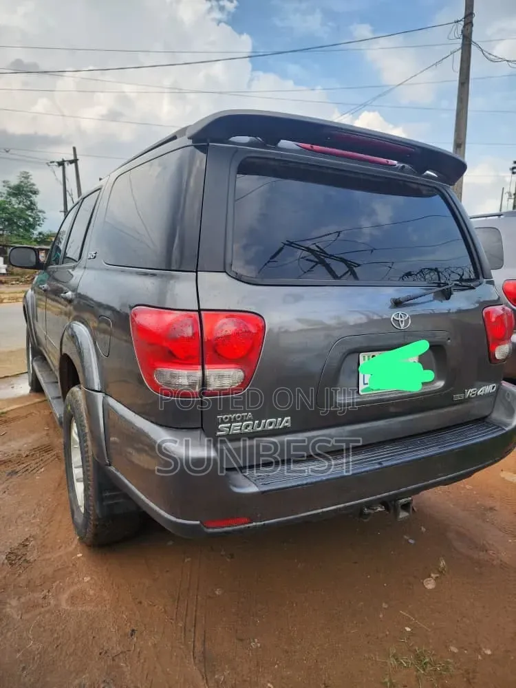 Toyota Sequoia Limited 4dr SUV (4.7L 8cyl 5A) 2006 Gray