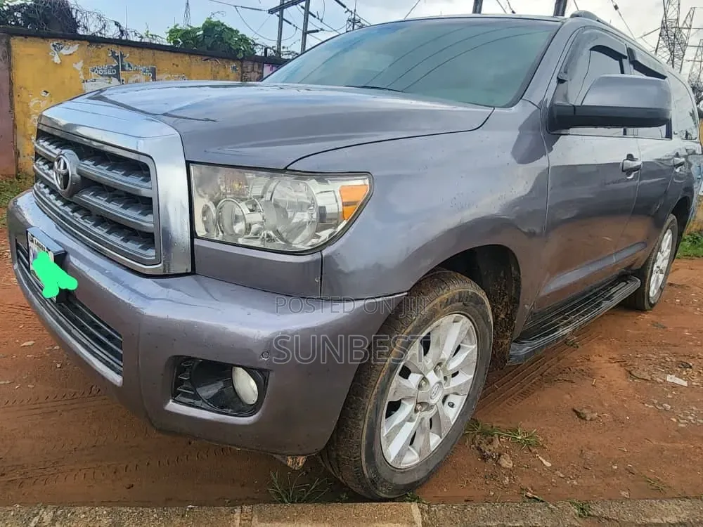 Toyota Sequoia SR5 4dr SUV (5.7L 8cyl 6A) 2011 Gray