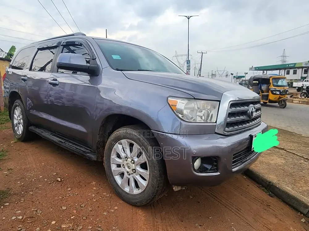 Toyota Sequoia SR5 4dr SUV (5.7L 8cyl 6A) 2011 Gray