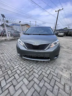 Toyota Sienna 2011 Gray