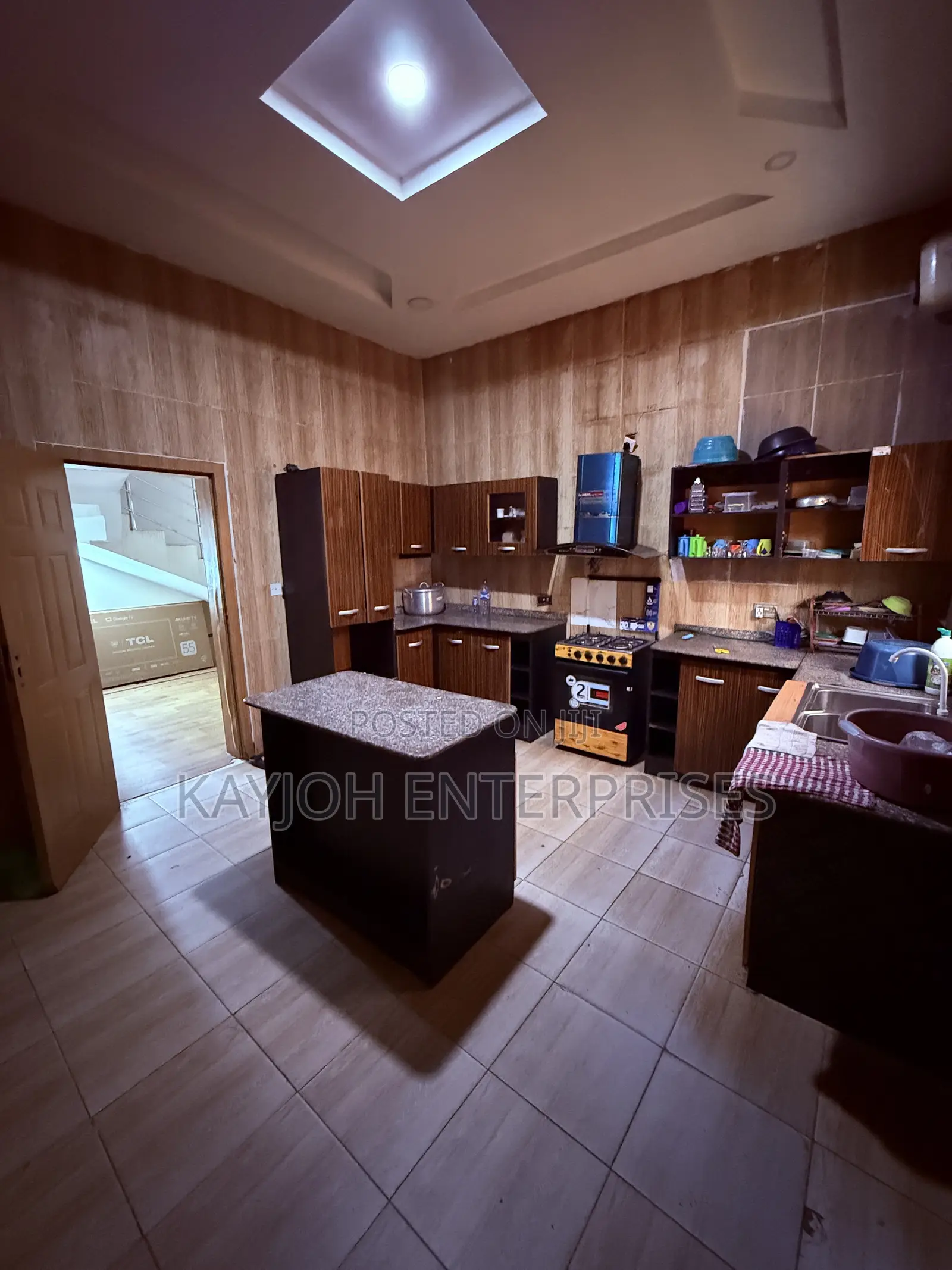 4bdrm Duplex in Thomas Estate for sale