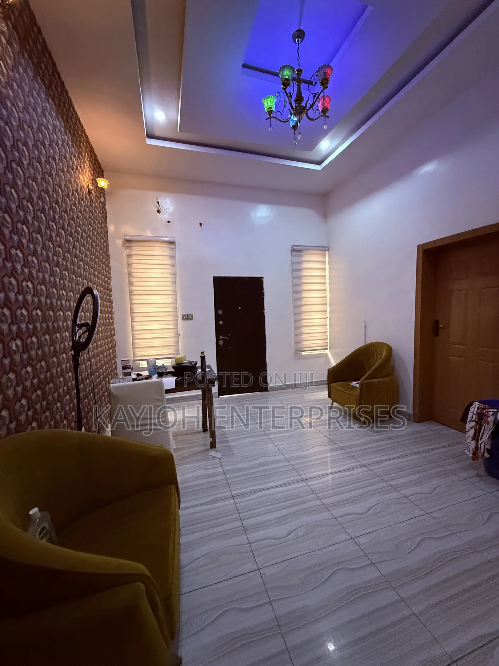 4bdrm Duplex in Thomas Estate for sale