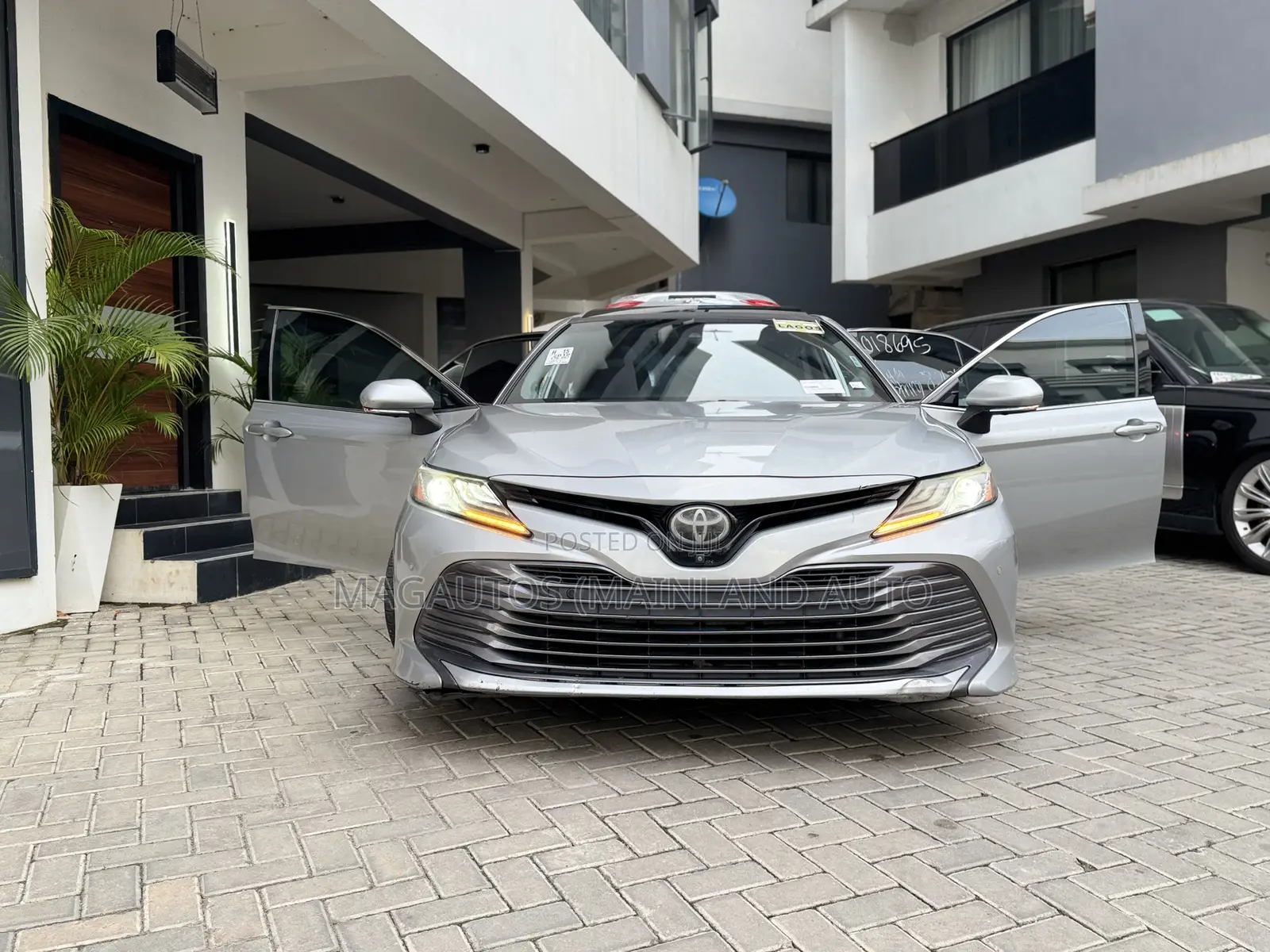 Toyota Camry XLE V6 FWD (3.5L 6cyl 8AM) 2018 Silver