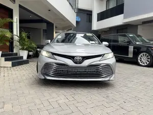 Toyota Camry XLE V6 FWD (3.5L 6cyl 8AM) 2018 Silver
