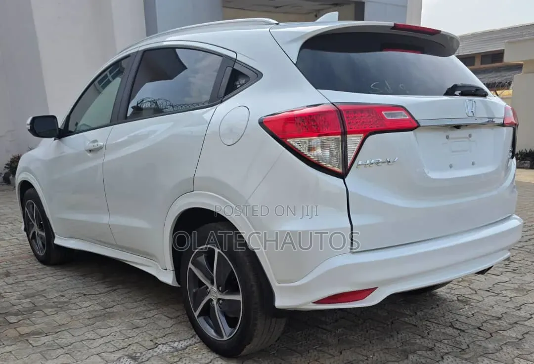 Honda HR-V Touring AWD 2019 White