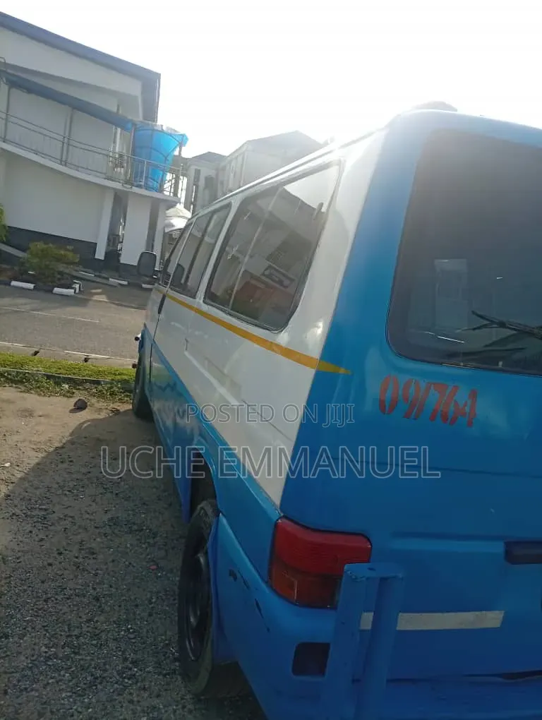 Volkswagen Transporter 2005 Blue