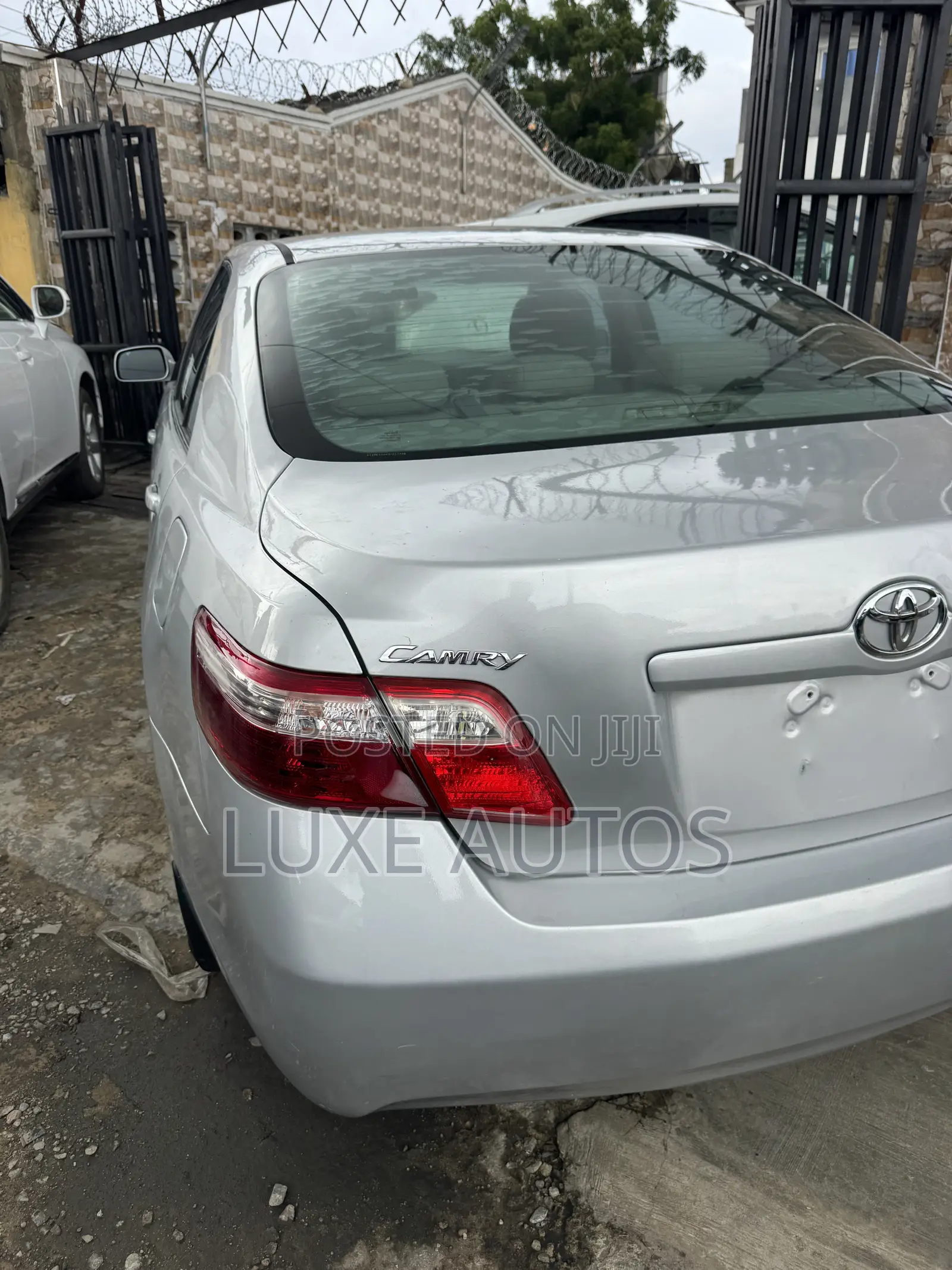 Toyota Camry LE 4dr Sedan (2.5L 4cyl 6AM) 2010 Silver