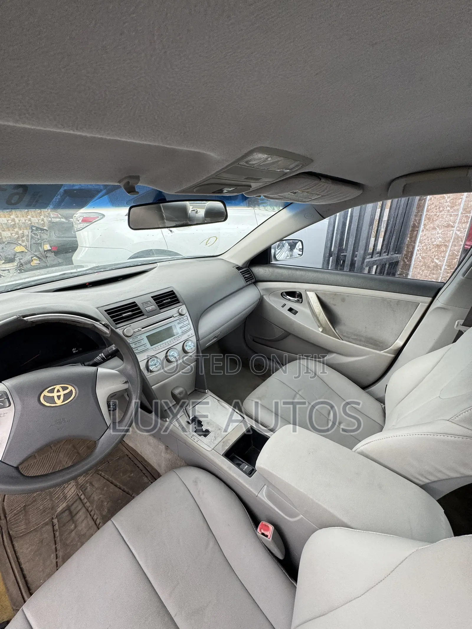 Toyota Camry LE 4dr Sedan (2.5L 4cyl 6AM) 2010 Silver