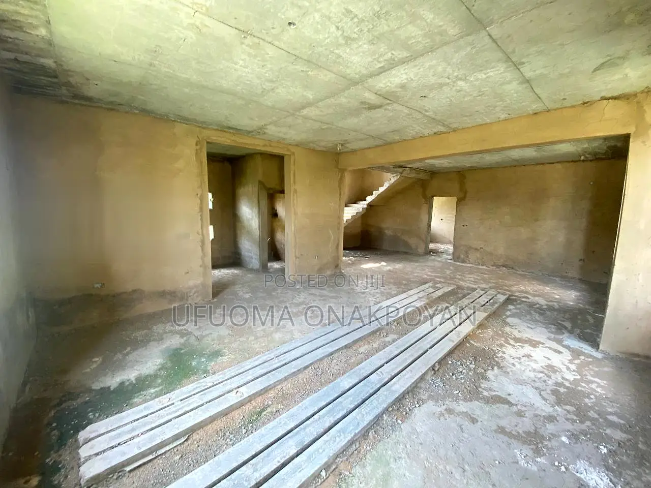 5bdrm Duplex in Idu Industrial for sale