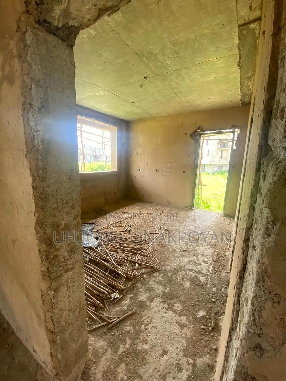 5bdrm Duplex in Idu Industrial for sale