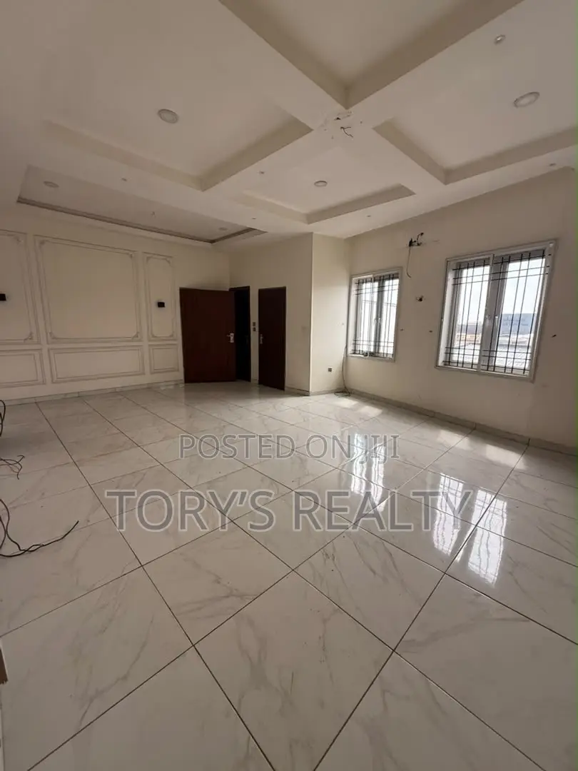 3bdrm Apartment in Lekki Phase 2 for rent