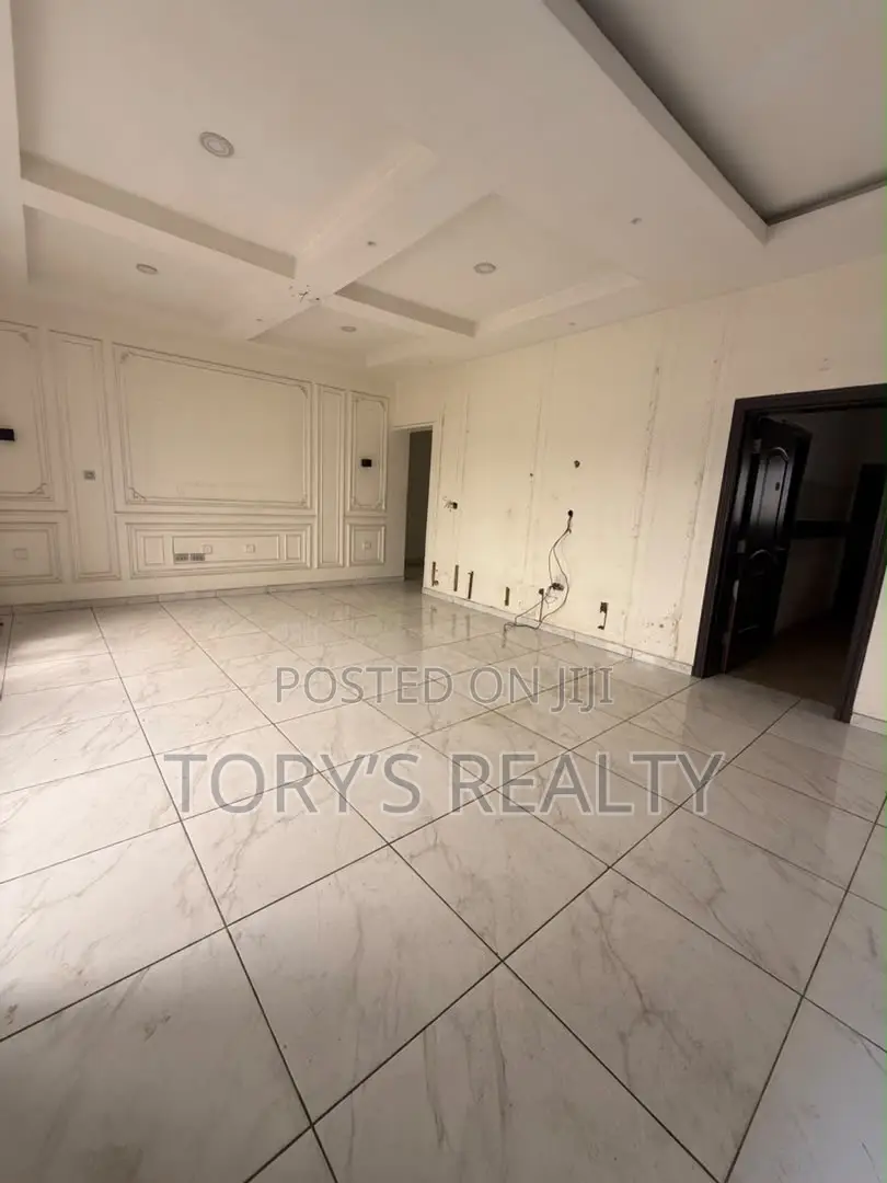 3bdrm Apartment in Lekki Phase 2 for rent