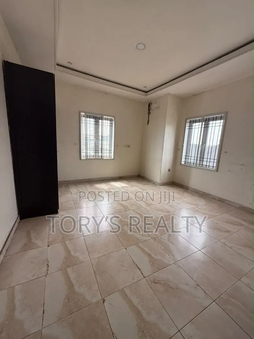 3bdrm Apartment in Lekki Phase 2 for rent