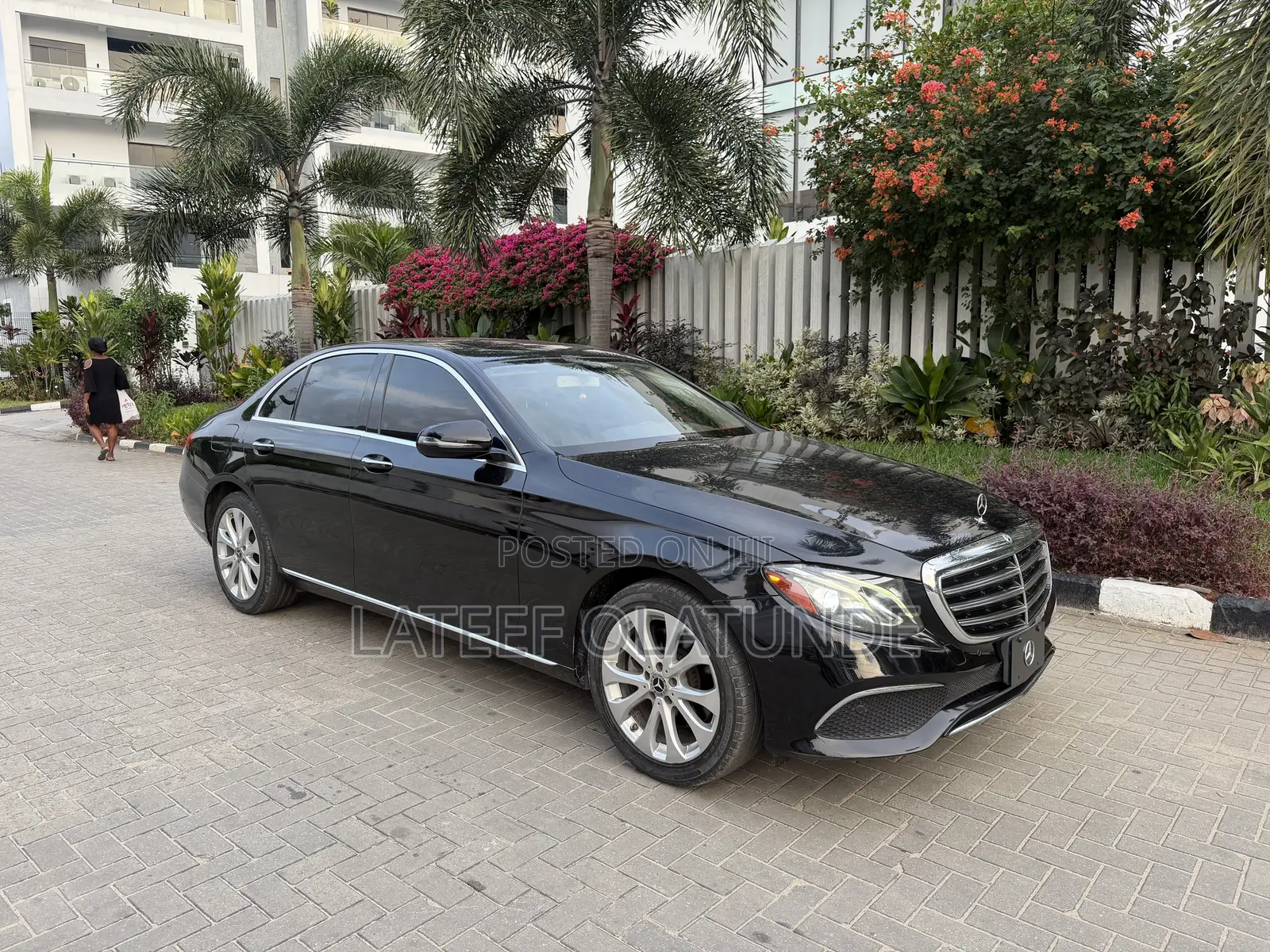 Mercedes-Benz E300 2018 Brown