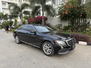 Mercedes-Benz E300 2018 Brown