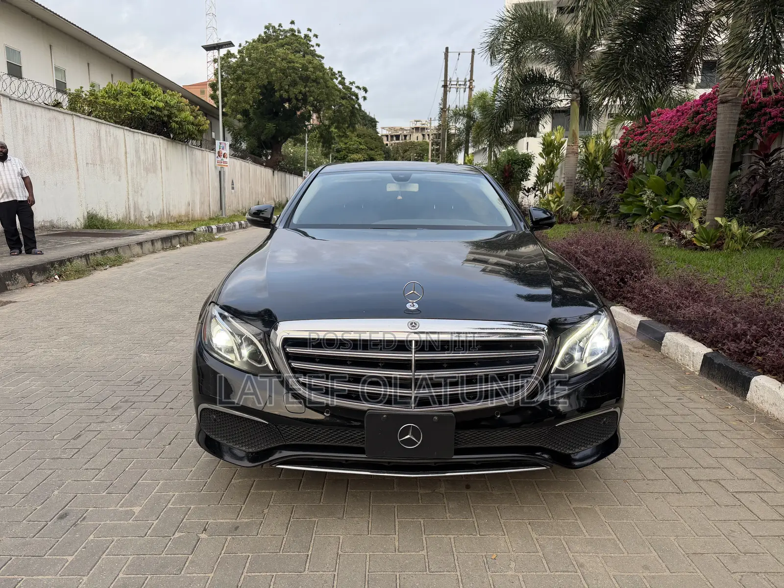 Mercedes-Benz E300 2018 Brown