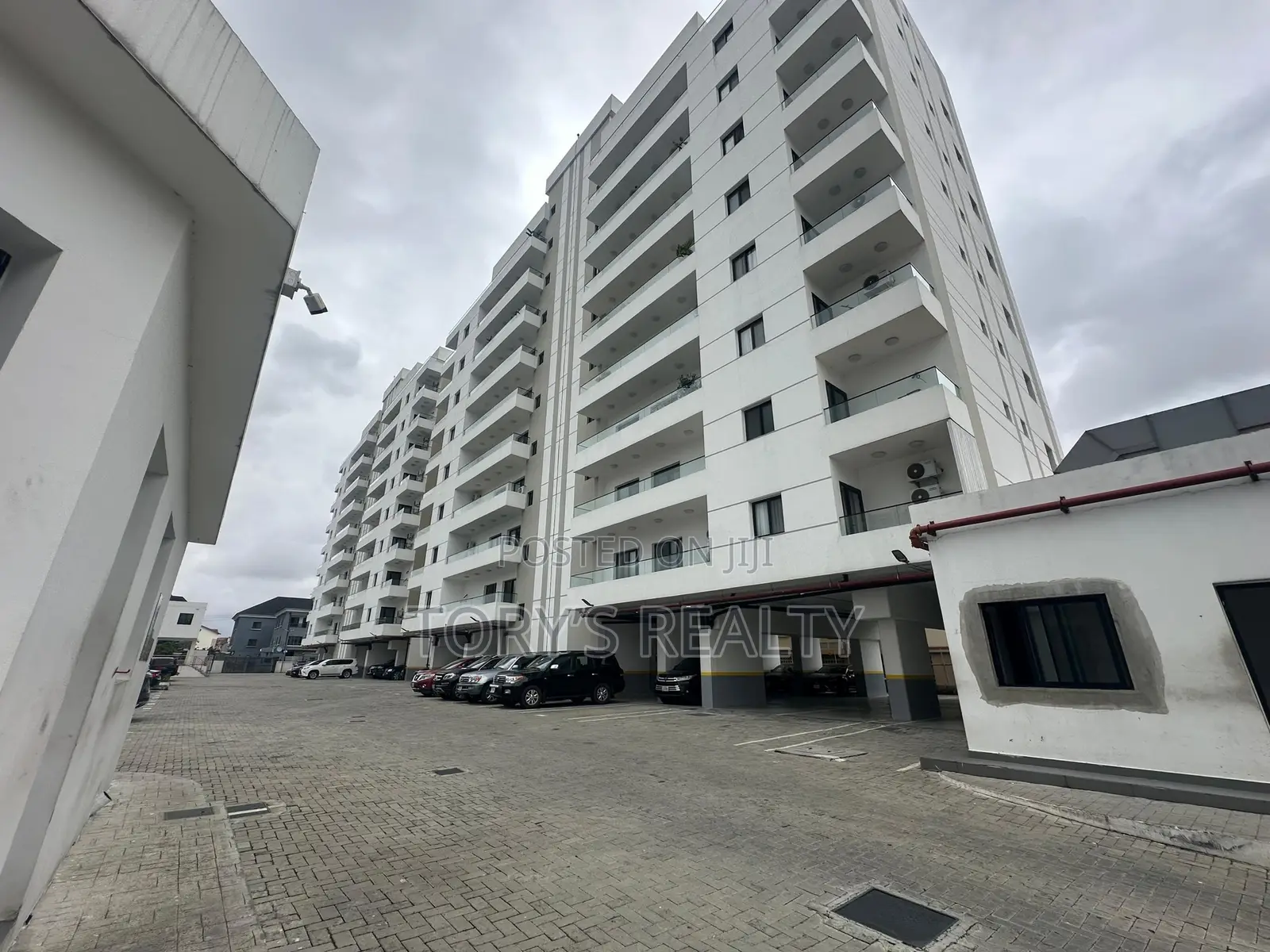 4bdrm Apartment in Banana Island for rent