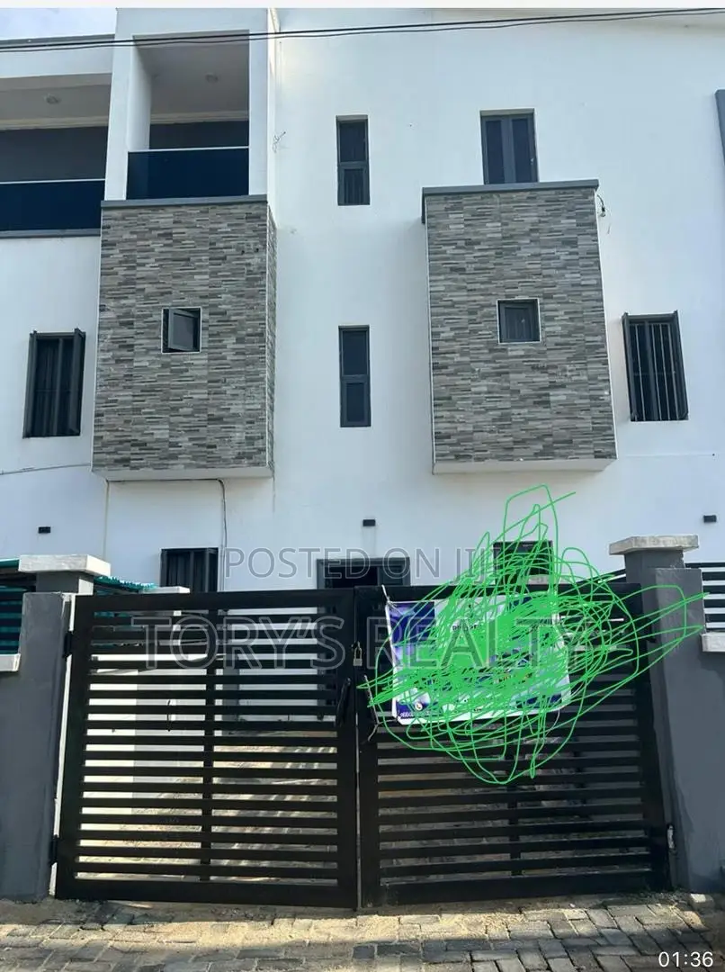 2bdrm Penthouse in Lekki Phase 2 for sale