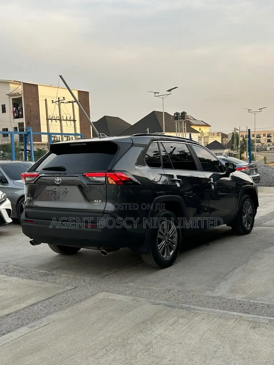 Toyota RAV4 XLE AWD 2019 Gray