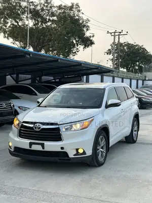 Toyota Highlander XLE 4dr SUV AWD (3.5L 6cyl 6A) 2015 White