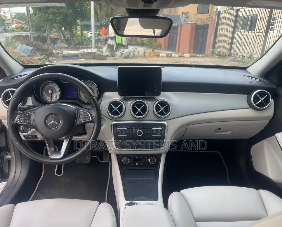 Mercedes-Benz GLA 250 2016 Gray