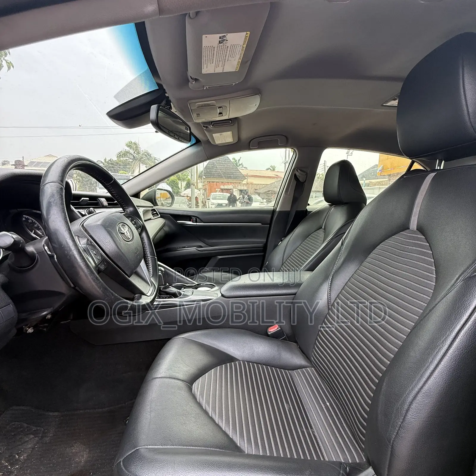 Toyota Camry SE FWD (2.5L 4cyl 8AM) 2018 Black