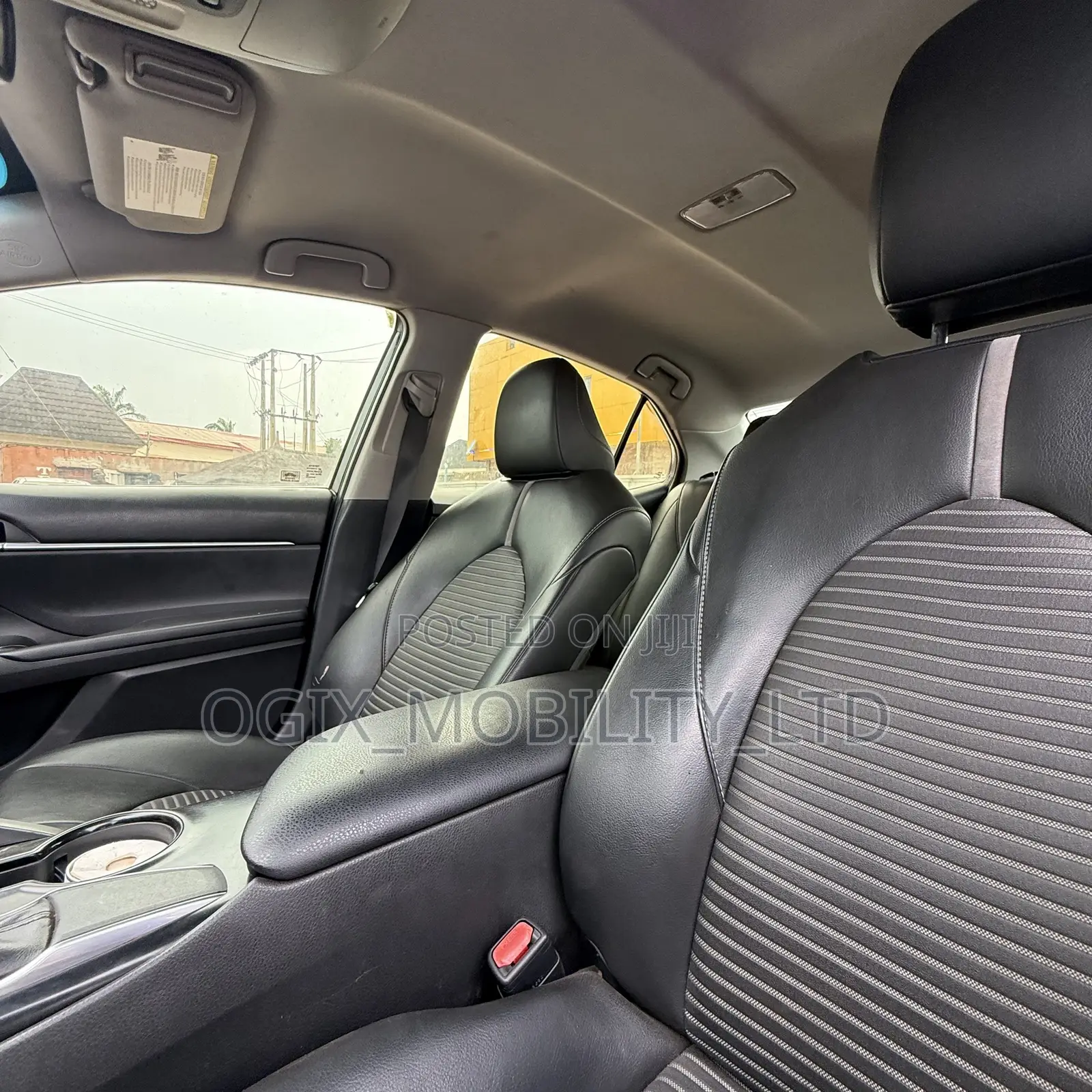 Toyota Camry SE FWD (2.5L 4cyl 8AM) 2018 Black